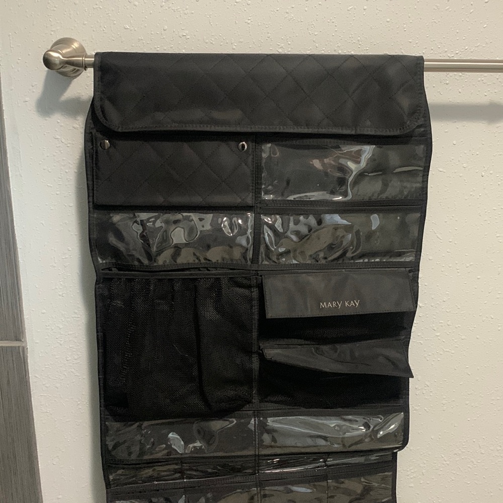 Hanging jewelry holder